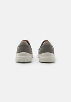 Skechers Proven Classic Fit - Sneakers Laag - Taupe 8 Skechers Proven Classic Fit - Sneakers Laag - Taupe -Aanbiedingen Skechers Winkel 691db118ffa3410f8dfd051deed86e5f