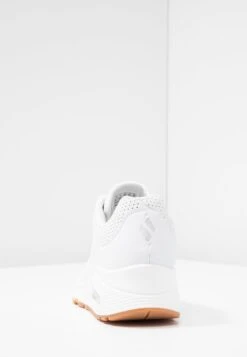 Uno - Sneakers Laag - White -Aanbiedingen Skechers Winkel 7d33a60cfde34908b3699281e1a19a0b