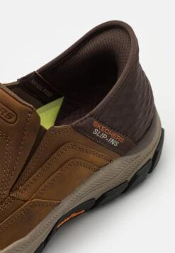 Skechers Respected - Sneakers Laag - Dark Brown 11 Skechers Respected - Sneakers Laag - Dark Brown -Aanbiedingen Skechers Winkel b3111bf36fdb48de8eaaf140b4d94534
